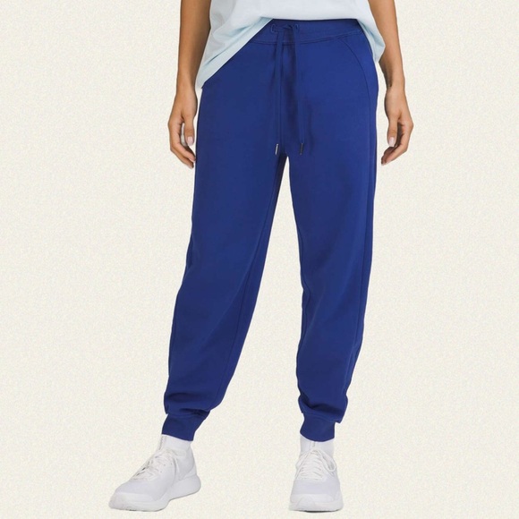 Lululemon Scuba High-Rise Relaxed Jogger - Picture 2 of 9